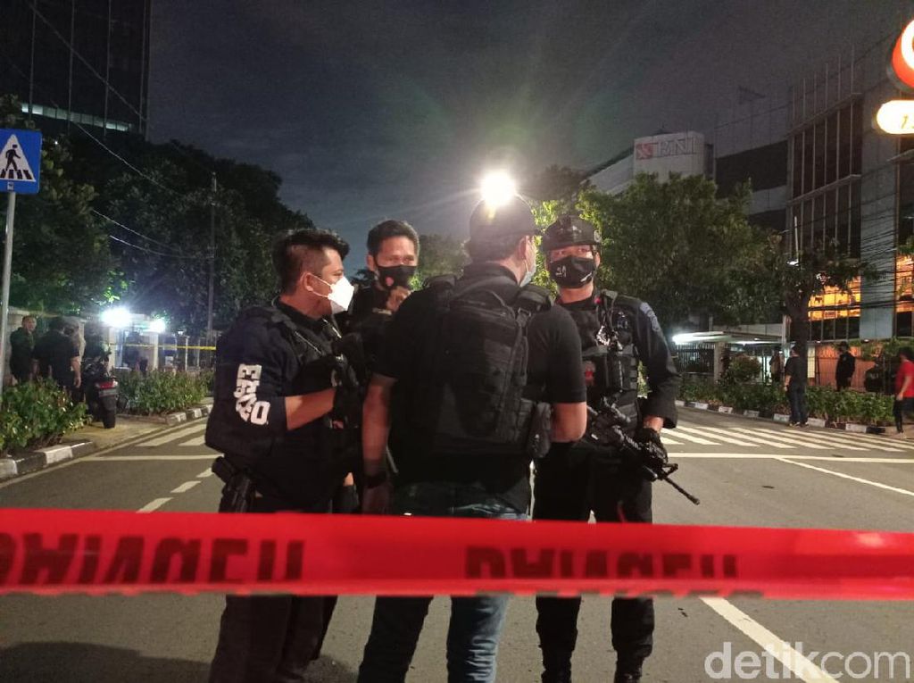 Benda Mencurigakan di Depan GPIB Effatha, Garis Danger Terpasang Benda Mencurigakan di Depan GPIB Effatha, Garis Danger Terpasang