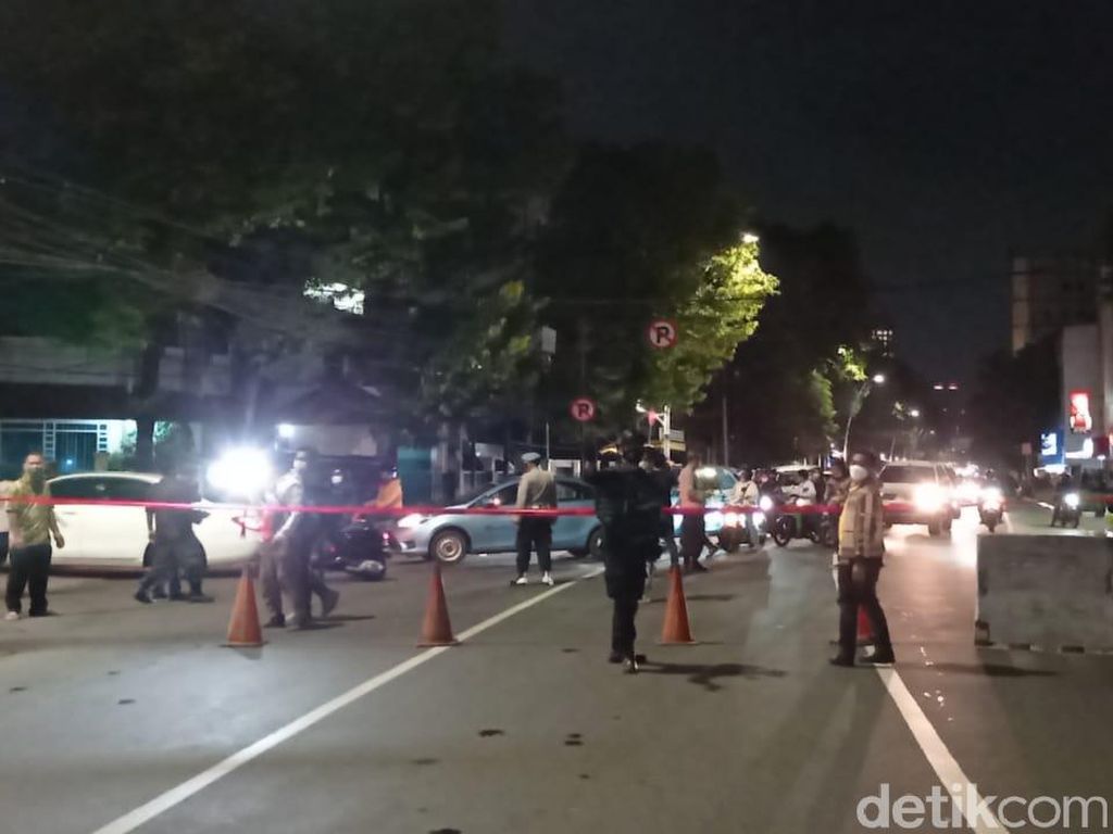 Ada Benda Mencurigakan, Lalin ke Arah GPIB Effatha Melawai Jaksel Ditutup Ada Benda Mencurigakan, Lalin ke Arah GPIB Effatha Melawai Jaksel Ditutup