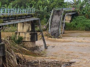 Waduh, Ada Jembatan Putus di Madiun