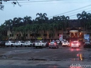 Libur Paskah, Wisatawan Mulai Berdatangan ke Pantai Palabuhanratu Libur Paskah, Wisatawan Mulai Berdatangan ke Pantai Palabuhanratu