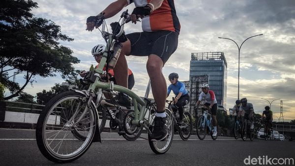 Libur Panjang Warga Manfaatkan Bersepeda