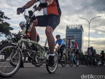 Libur Panjang Warga Manfaatkan Bersepeda