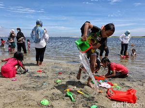 Libur Panjang, Pantai Ancol Diserbu Wisatawan