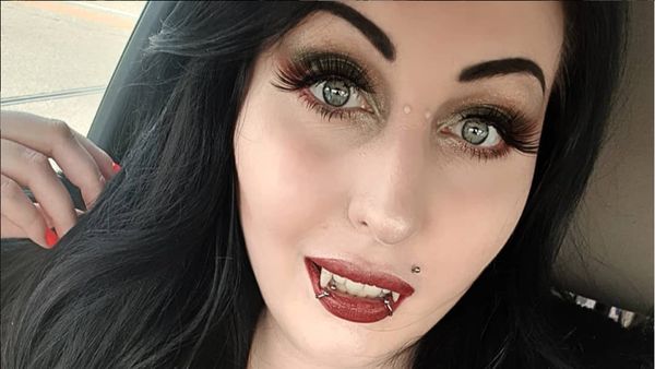 8 Potret Wanita Habiskan Setengah Miliar Demi Jadi Barbie Vampir