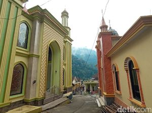 Sejarah Masjid-Gereja Berhadapan di Jepara, Dikelola Kakak Beradik