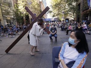 Melihat Prosesi Jalan Salib di Australia