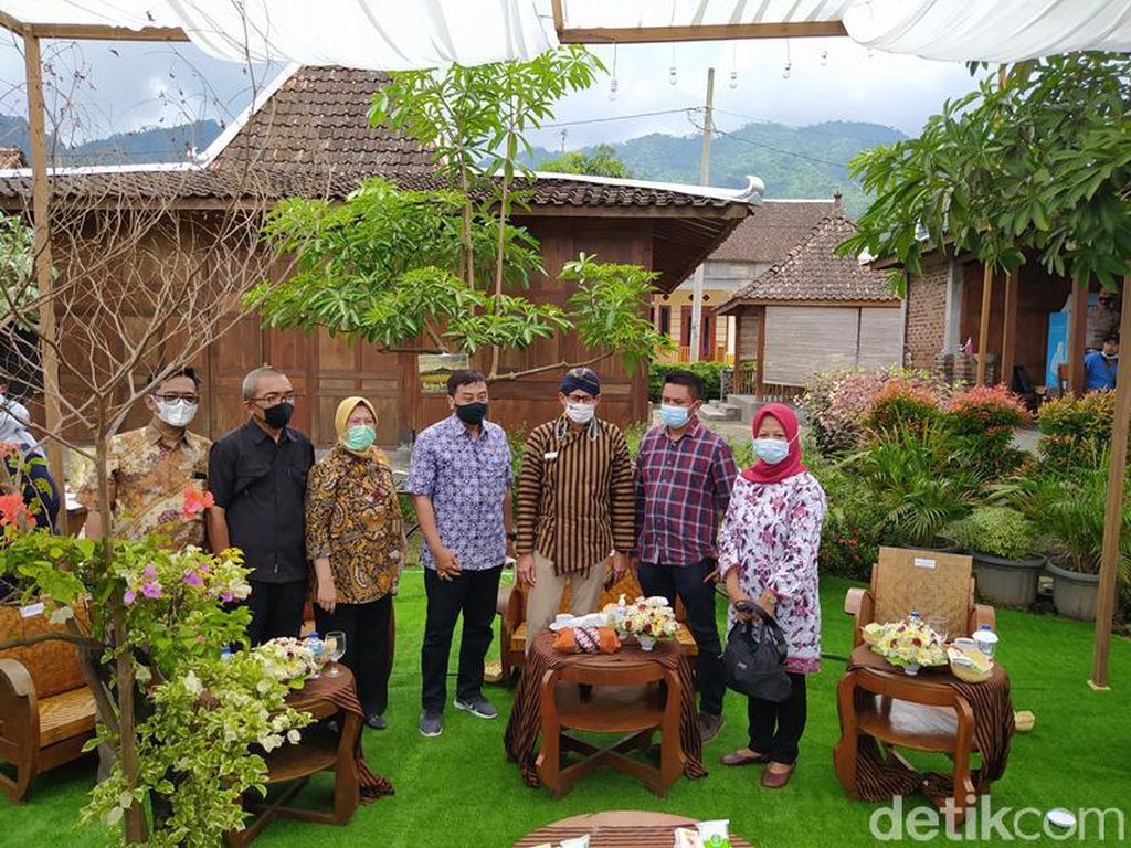 Sandiaga Optimistis BLU Candi Borobudur Padukan Cagar Budaya dan Wisata Sandiaga Optimistis BLU Candi Borobudur Padukan Cagar Budaya dan Wisata