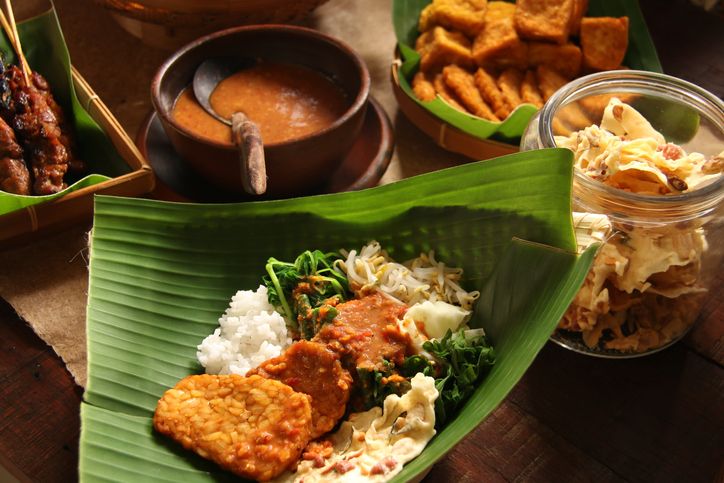 Sedap Puooll! Nasi Pecel Komplet ada di 5 Tempat Ini