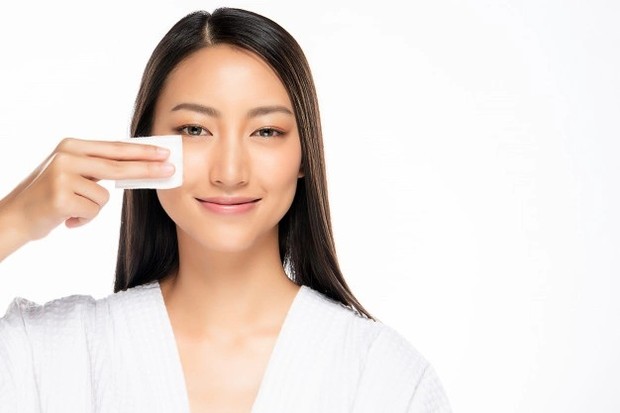 Proses Pembersihan Wajah/freepik.com Proses Pembersihan Wajah menjadi lebih sempurna dengan toner/freepik.com