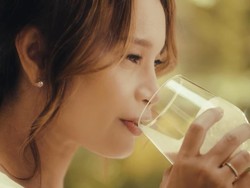 Kolaborasi dengan Donghae SUJU di MV The Heart You Hurt, Rossa Bikin Salfok