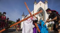 Gereja di Pekanbaru Gelar Tablo Jalan Salib