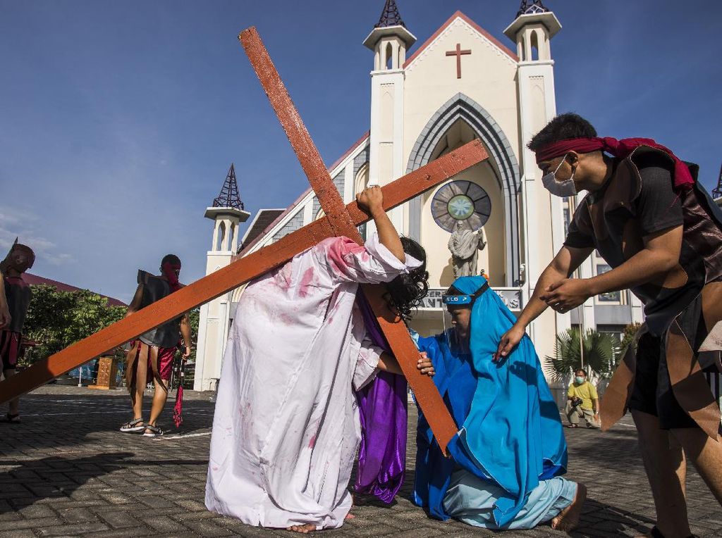 Gereja di Pekanbaru Gelar Tablo Jalan Salib Gereja di Pekanbaru Gelar Tablo Jalan Salib