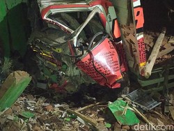 Detik-detik Mengerikan Truk Tabrak Madrasah Tewaskan 2 Orang di Garut