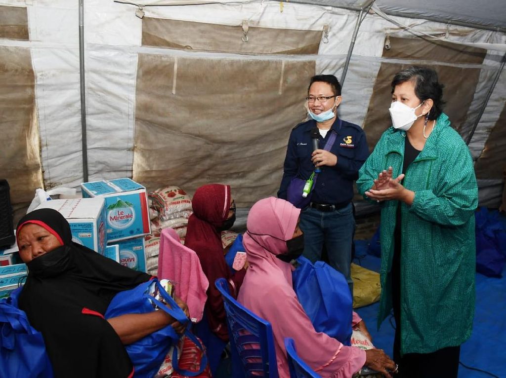 Waket MPR Serahkan 7.000 Paket Sembako ke Korban Likuifaksi Petobo Waket MPR Serahkan 7.000 Paket Sembako ke Korban Likuifaksi Petobo