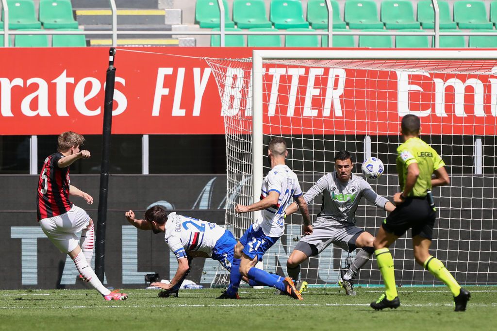 MILAN, ITALY - APRIL 03: Jens Petter Hauge of A.C. Milan scores their team's first goal during the Serie A match between AC Milan and UC Sampdoria at Stadio Giuseppe Meazza on April 03, 2021 in Milan, Italy. Sporting stadiums around Italy remain under strict restrictions due to the Coronavirus Pandemic as Government social distancing laws prohibit fans inside venues resulting in games being played behind closed doors. (Photo by Marco Luzzani/Getty Images)