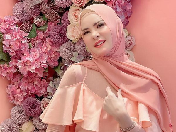 6 Potret Artis Indonesia Berdarah Tionghoa yang Putuskan Jadi Mualaf