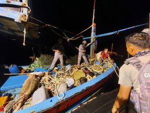 Bakamla Gagalkan Kapal Vietnam yang Hendak Curi Ikan di Perairan RI