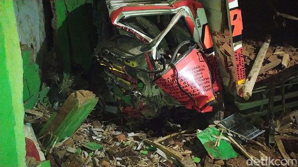 Begini Kondisi Truk yang Tabrak Madrasah di Garut