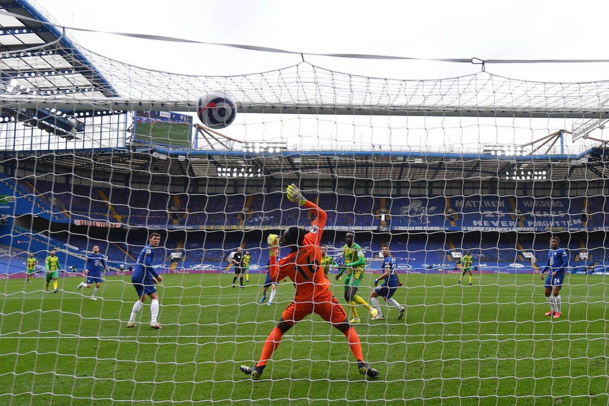 Thomas Tuchel Heran, Kok Chelsea Bisa Kebobolan Lima Gol (Getty Images/Mike Hewitt)