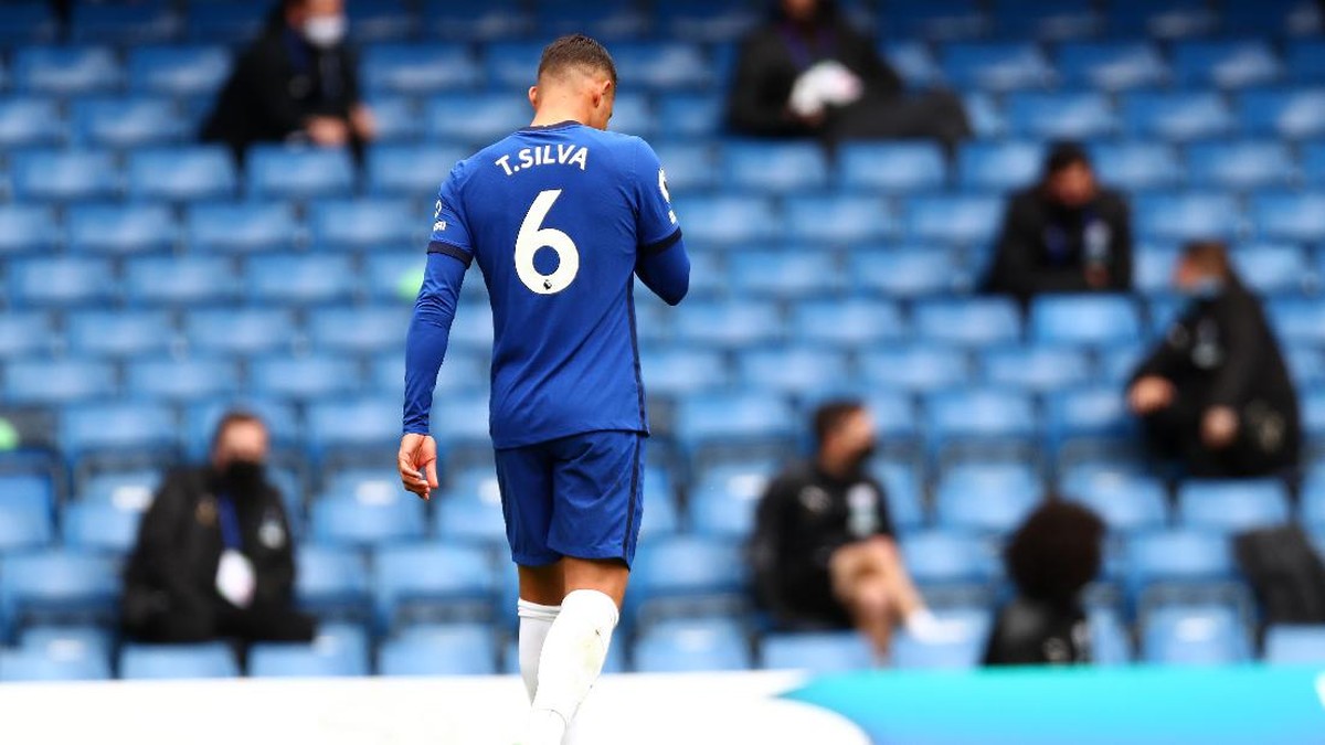 Thiago Silva hobi betul bikin blunder lawan West Brom musim ini (Clive Rose/Getty Images)