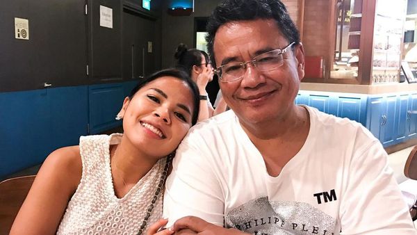 Ini Gaya Mewah Felicia Hutapea saat Kulineran bareng Hotman Paris