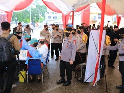 Kapolri Tinjau Vaksinasi COVID hingga Pengamanan Gereja di Kupang NTT