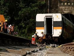 Dibawa Polisi, Pemilik Truk Penyebab Kecelakaan Kereta di Taiwan Minta Maaf