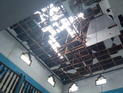 Masjid Nurul Jannah Jagakarsa Tersambar Petir, Kubah Penyok-Atap Bolong