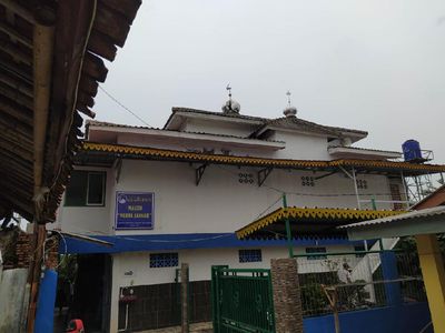 Penampakan Atap Masjid di Jagakarsa Bolong Tersambar Petir