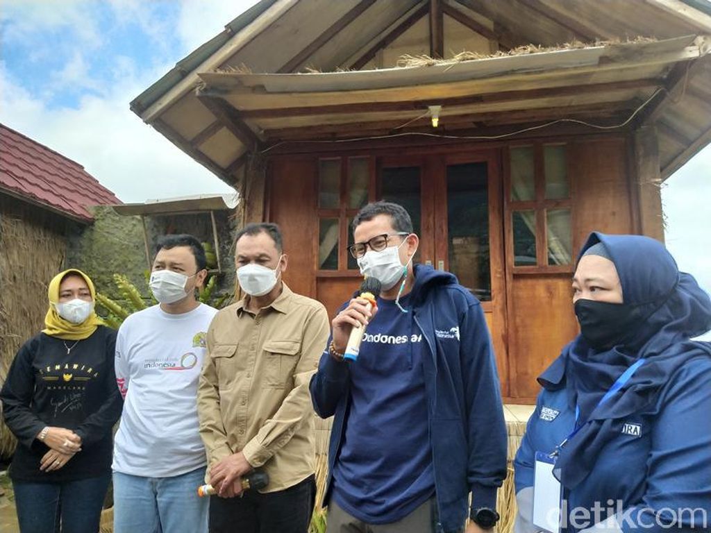 Sandiaga Sebut Kunjungan Wisatawan Domestik ke Bali Mulai Meningkat Sandiaga Sebut Kunjungan Wisatawan Domestik ke Bali Mulai Meningkat