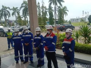 Tinjau Kilang Pertamina Indramayu, Menteri ESDM: Api Sudah Bisa Dikendalikan