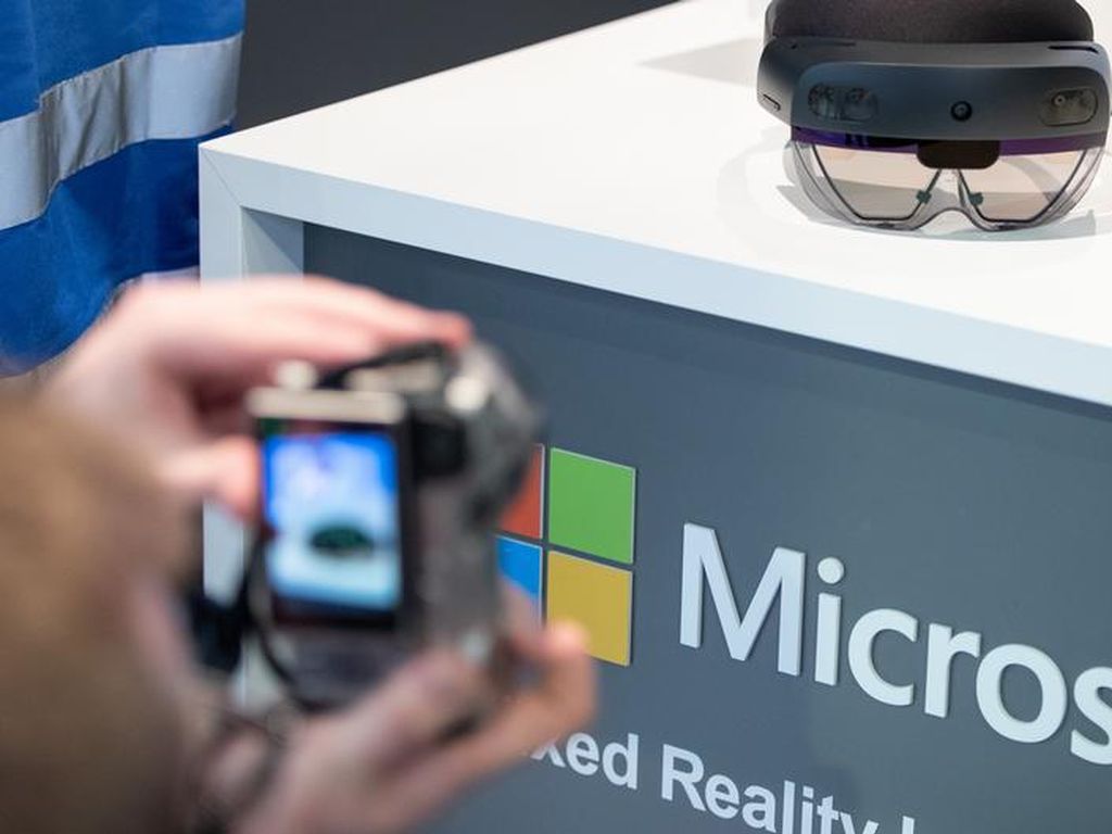 Microsoft akan Lengkapi Tentara AS dengan Headset Augmented Reality Microsoft akan Lengkapi Tentara AS dengan Headset Augmented Reality