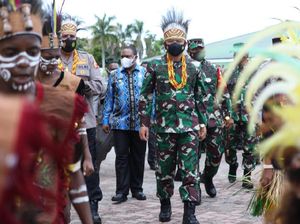Panglima TNI ke Manokwari, Tinjau Vaksinasi hingga Pengamanan Jelang Paskah Panglima TNI ke Manokwari, Tinjau Vaksinasi hingga Pengamanan Jelang Paskah