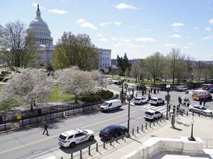 Saat Kawasan Capitol Hill Disterilisasi Gegara Pria Bawa Bom Saat Kawasan Capitol Hill Disterilisasi Gegara Pria Bawa Bom