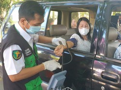 Vaksinasi Drive Thru di Lombok Tengah Sasar Ratusan Pengguna Jalan