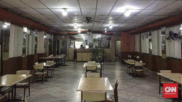 Restoran Tropik, Pasar Baru Restoran Tropik, Pasar Baru. Jakarta, 31 Maret 2021