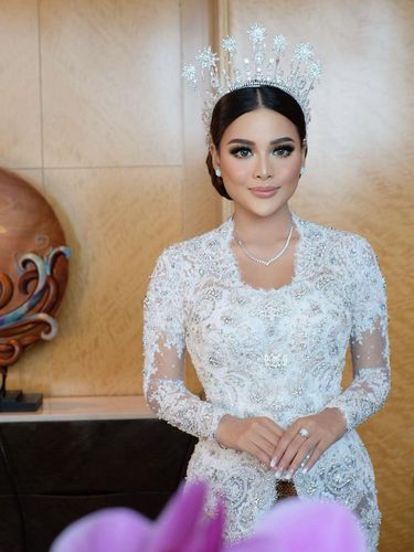 Riasan makeup Aurel Hermansyah bikin pangling.
