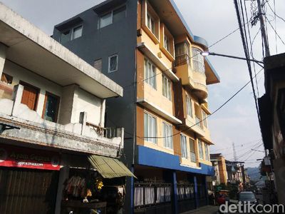 Melihat Istana Aa Umbara di Permukiman Padat Lembang