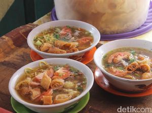 5 Tempat Makan Soto Mie Enak, Cocok Untuk Makan Siang Menyegarkan 5 Tempat Makan Soto Mie Enak, Cocok Untuk Makan Siang Menyegarkan