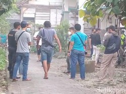 Momen Densus ke Bojonegoro Geledah Rumah Terduga Teroris yang Ditangkap di Kudus