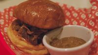 Lezatnya Cheese Burger Kekinian di Supper dengan Nuansa Kota New York