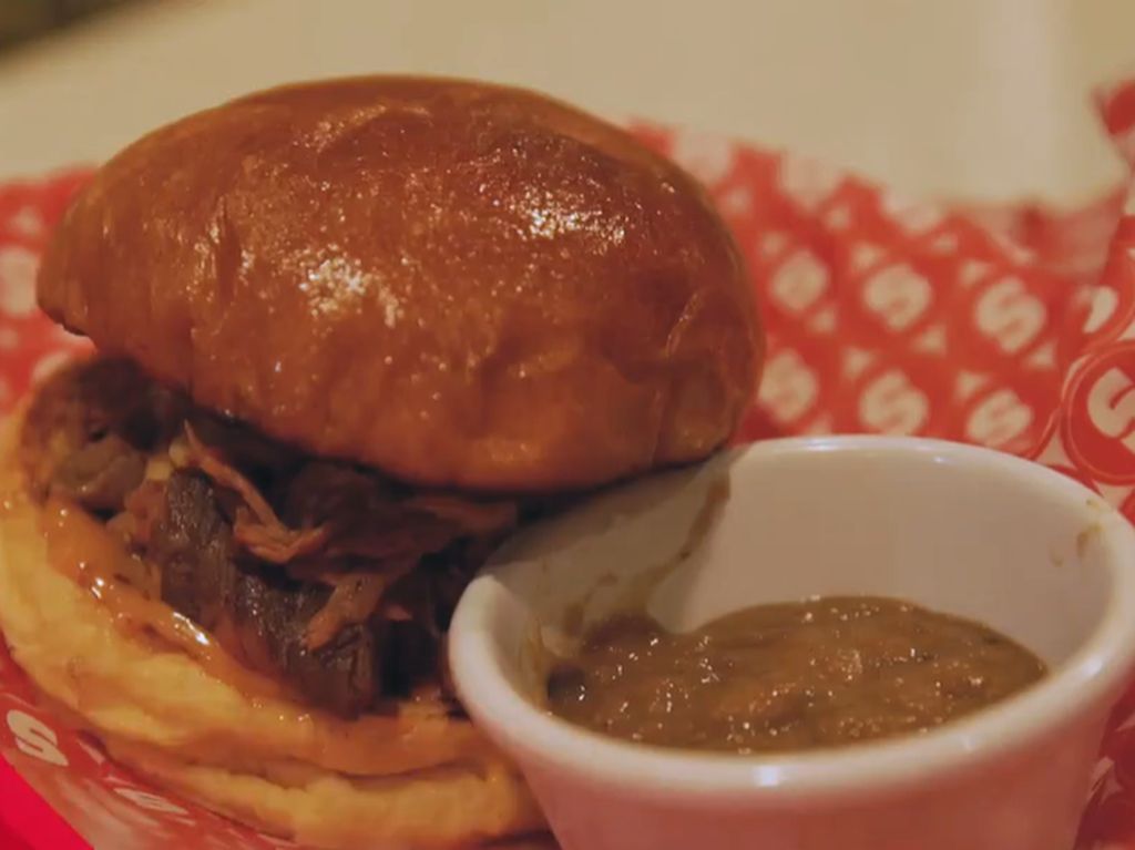 Lezatnya Cheese Burger Kekinian di Supper dengan Nuansa Kota New York Lezatnya Cheese Burger Kekinian di Supper dengan Nuansa Kota New York