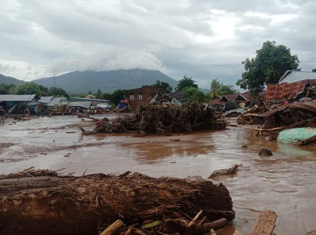 BNPB: Banjir Bandang Flores Timur Dipicu Hujan Intensitas Tinggi BNPB: Banjir Bandang Flores Timur Dipicu Hujan Intensitas Tinggi