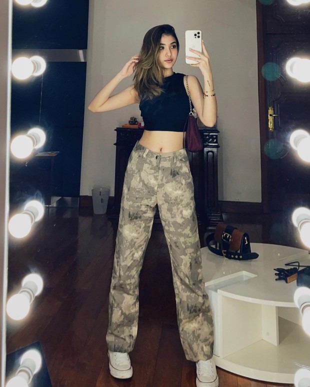 Cermin Rias dengan Lampu-Lampu/instagram.com/maureendaryananii_ Cermin Rias dengan Lampu-Lampu yang indah/instagram.com/maureendaryananii_