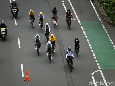 Diberi Jalan Permanen, Pesepeda Ini Bandel Keluar Jalur