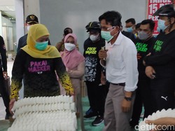 Saat Gowes di Lamongan, Gubernur Jatim Kagum Sama IKM Shuttlecock