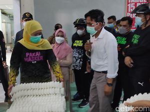 Saat Gowes di Lamongan, Gubernur Jatim Kagum Sama IKM Shuttlecock Saat Gowes di Lamongan, Gubernur Jatim Kagum Sama IKM Shuttlecock