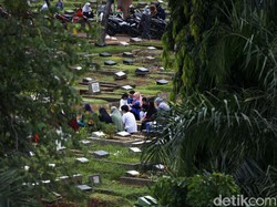 Apa Saja Doa Ziarah Kubur? Ini Urutan Lengkapnya dengan Bacaan Arab