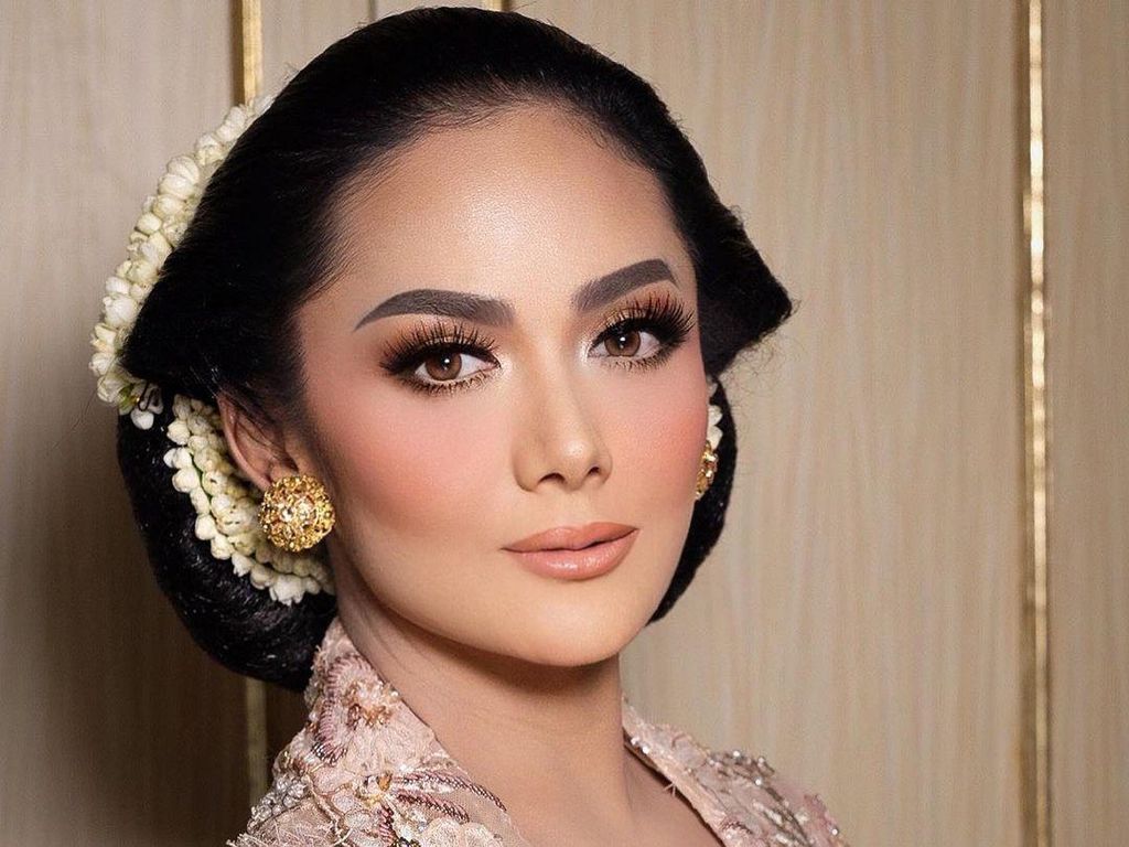 Hairstylist Ungkap Makna Sanggul Bangun Tulak Krisdayanti di Pernikahan Aurel