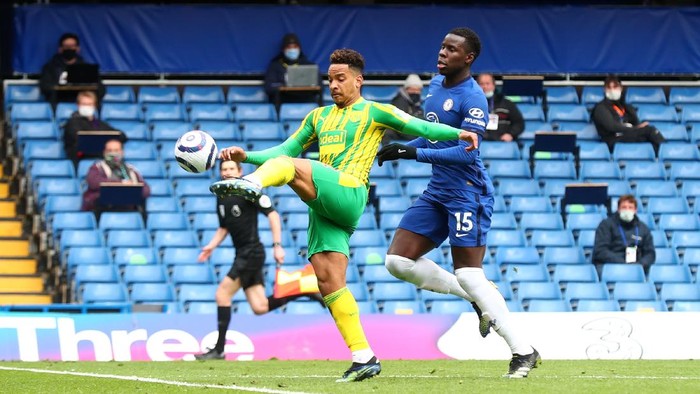 LONDON, ENGLAND - APRIL 03: Matheus Pereira of West Bromwich Albion scores their teams first goal under pressure from Kurt Zouma of Chelsea during the Premier League match between Chelsea and West Bromwich Albion at Stamford Bridge on April 03, 2021 in London, England. Sporting stadiums around the UK remain under strict restrictions due to the Coronavirus Pandemic as Government social distancing laws prohibit fans inside venues resulting in games being played behind closed doors. (Photo by Clive Rose/Getty Images)